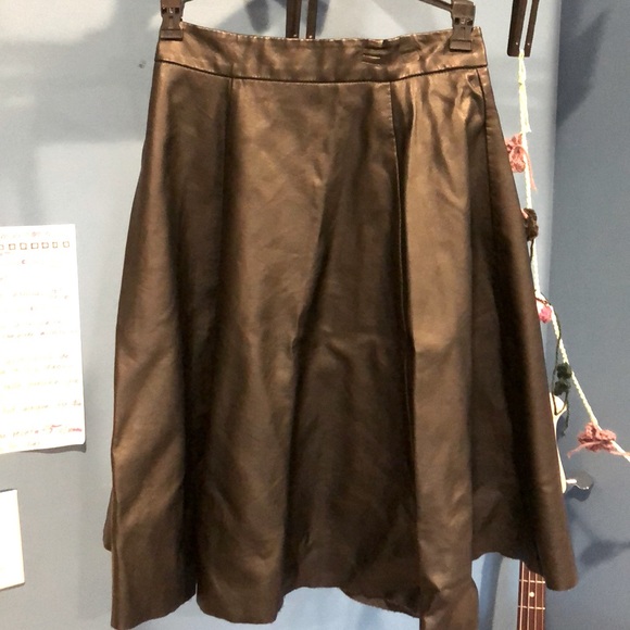Knee length Leather Skirt, has been used - Picture 1 of 1